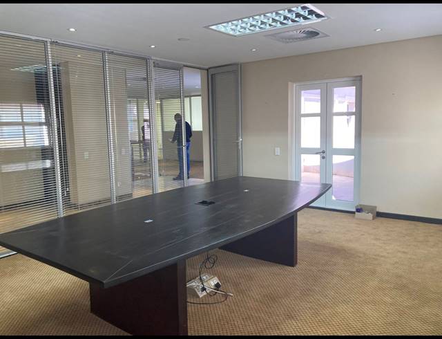 354M² OFFICE RENTED IN STEENBERG